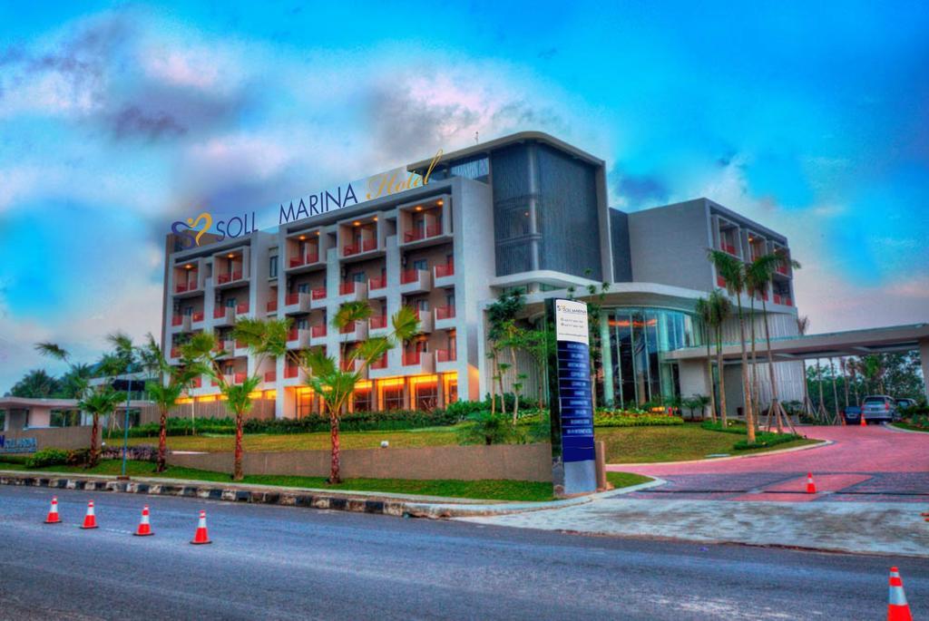 Soll Marina Hotel & Conference Center Bangka Pangkal Pinang Eksteriør billede