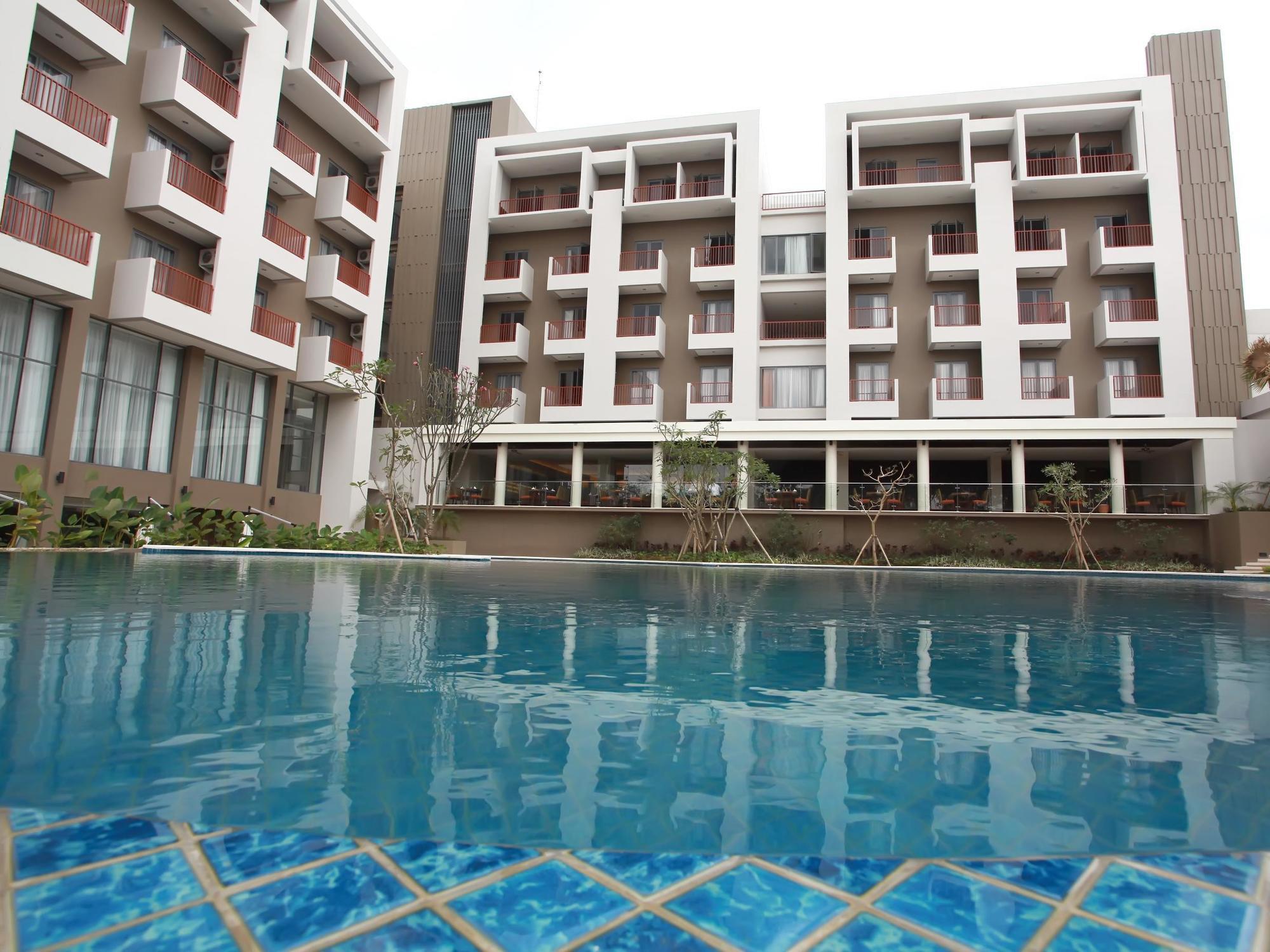 Soll Marina Hotel & Conference Center Bangka Pangkal Pinang Eksteriør billede