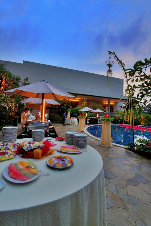 Soll Marina Hotel & Conference Center Bangka Pangkal Pinang Eksteriør billede